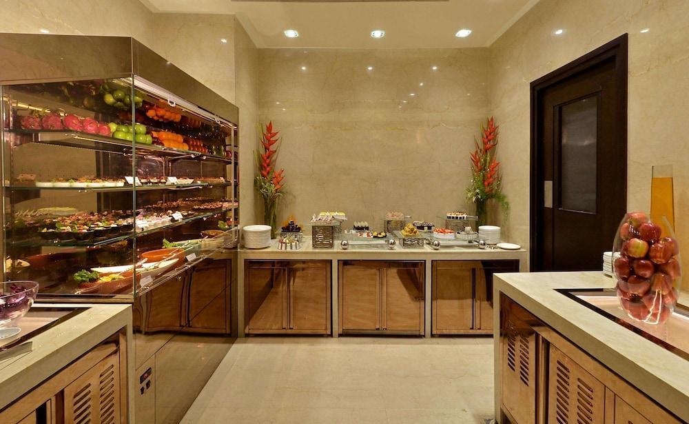Hotel Doubletree By Hilton Gurugram Baani Square Gurgaon Zewnętrze zdjęcie