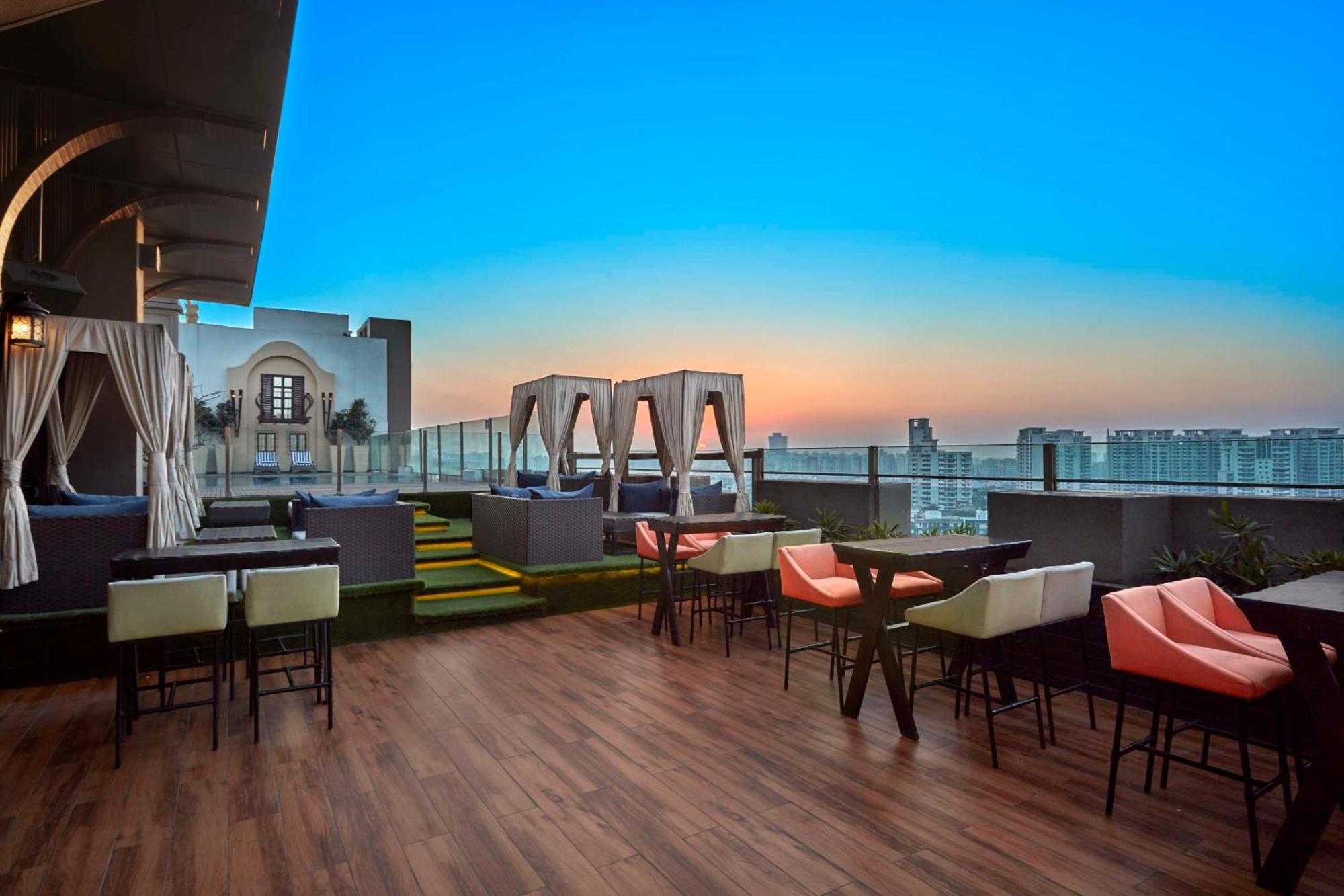 Hotel Doubletree By Hilton Gurugram Baani Square Gurgaon Zewnętrze zdjęcie