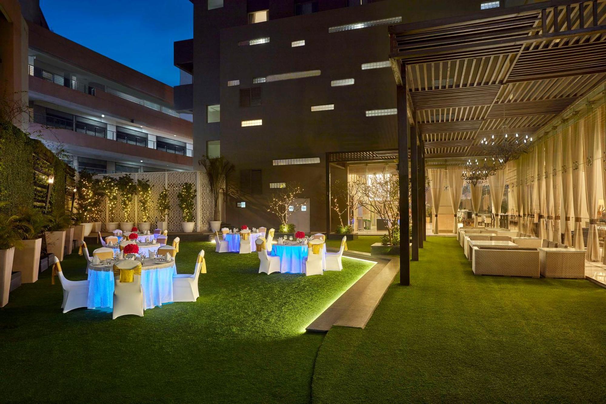 Hotel Doubletree By Hilton Gurugram Baani Square Gurgaon Zewnętrze zdjęcie