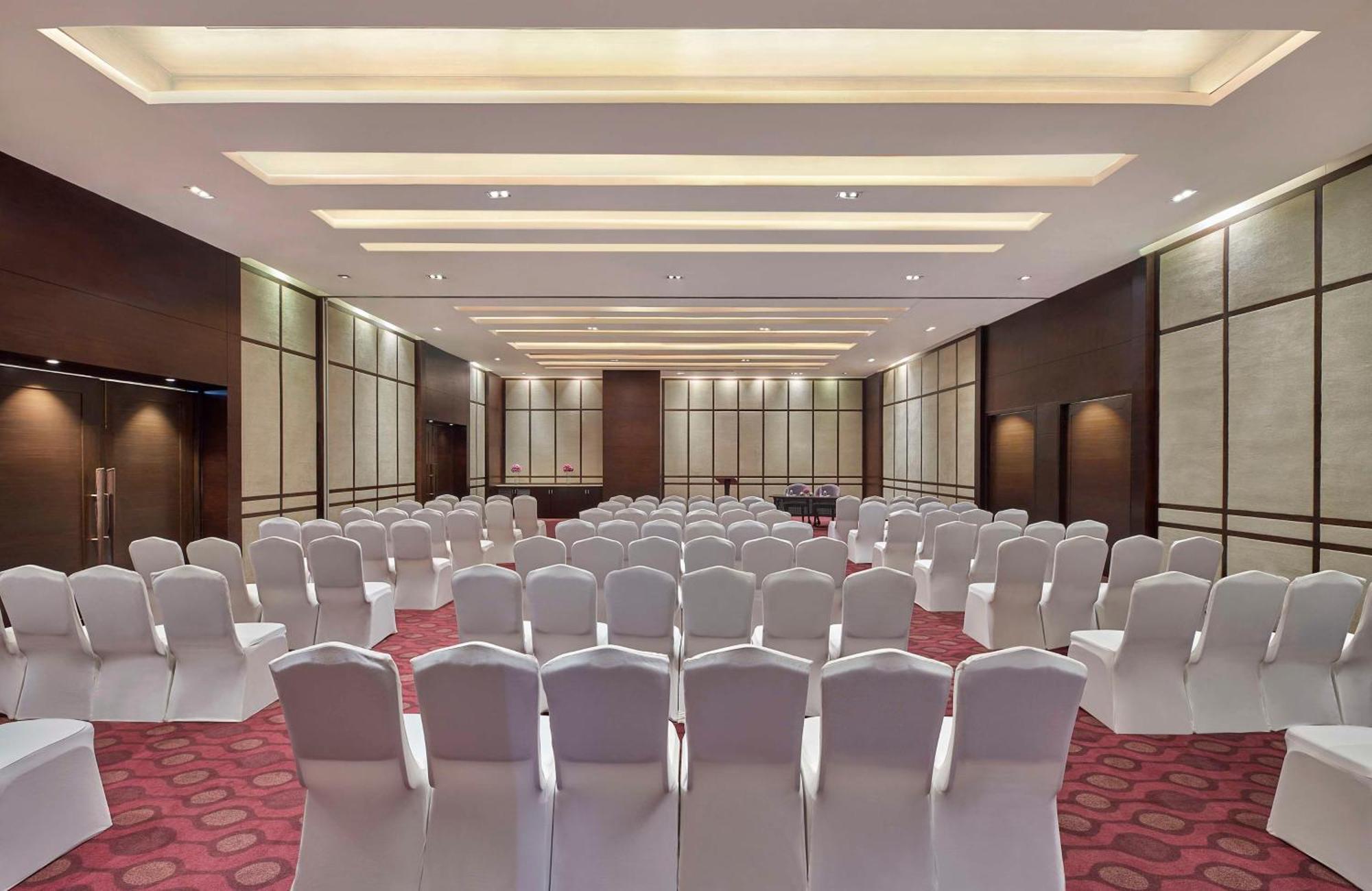 Hotel Doubletree By Hilton Gurugram Baani Square Gurgaon Zewnętrze zdjęcie
