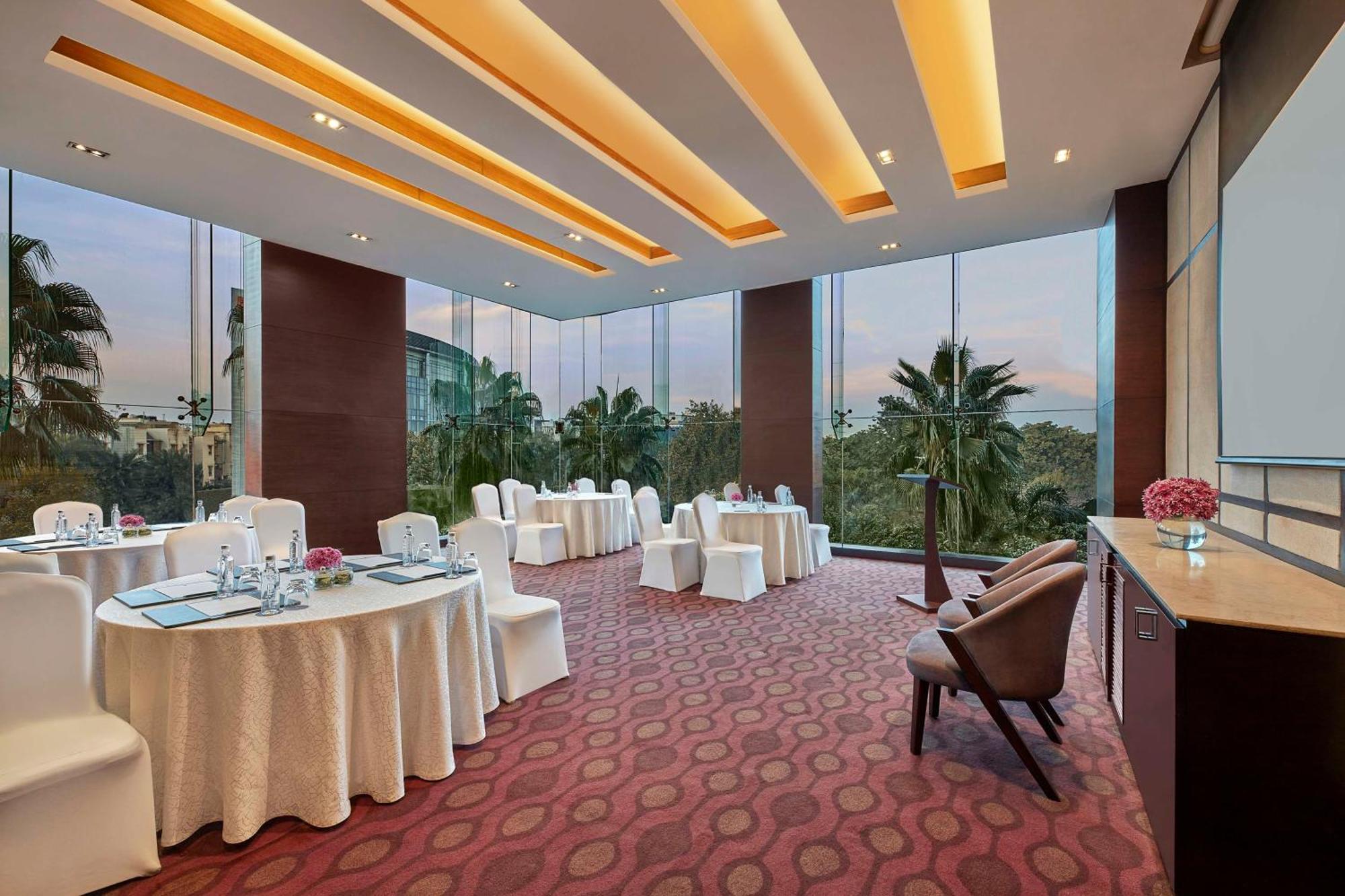 Hotel Doubletree By Hilton Gurugram Baani Square Gurgaon Zewnętrze zdjęcie