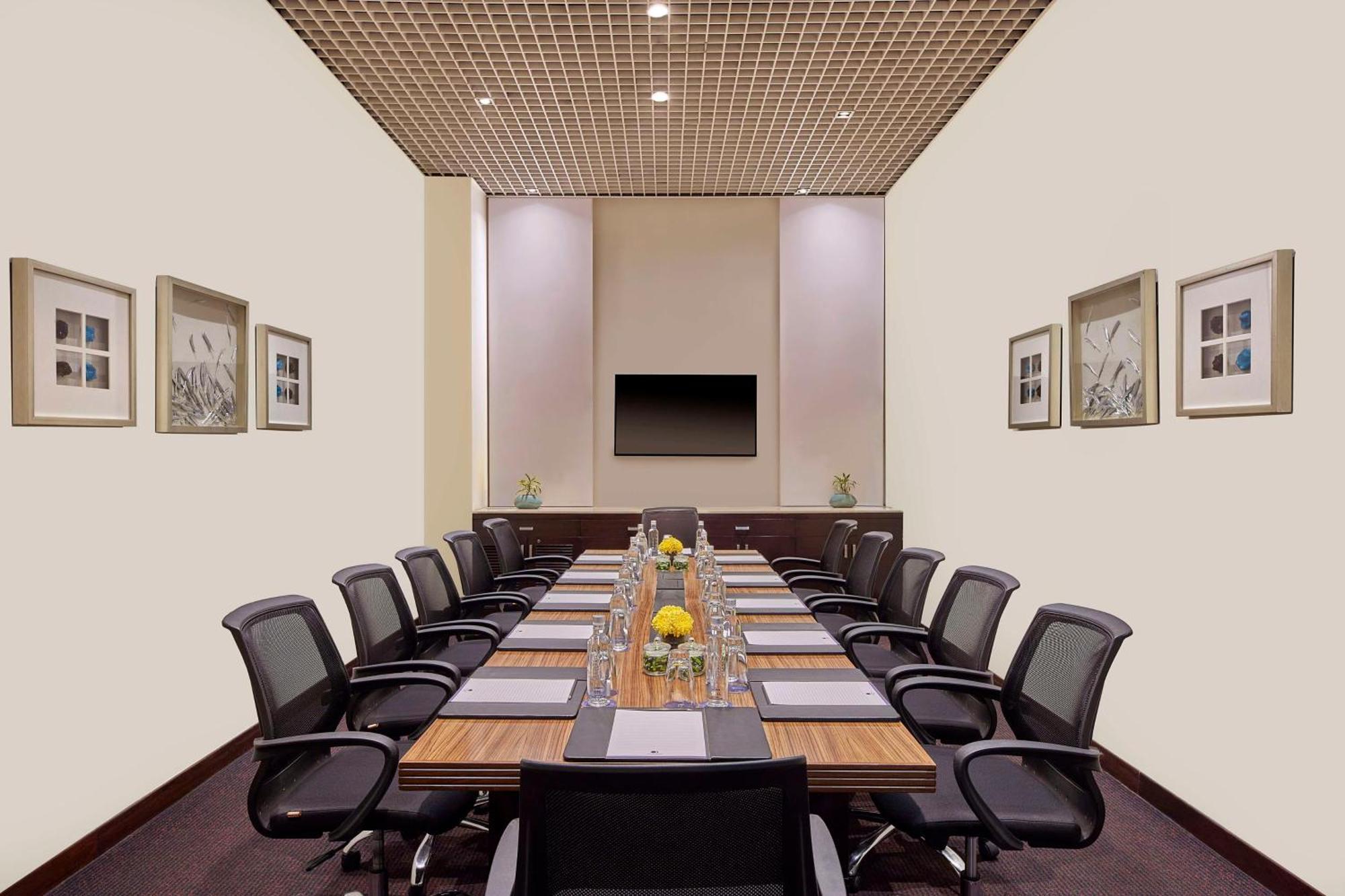 Hotel Doubletree By Hilton Gurugram Baani Square Gurgaon Zewnętrze zdjęcie