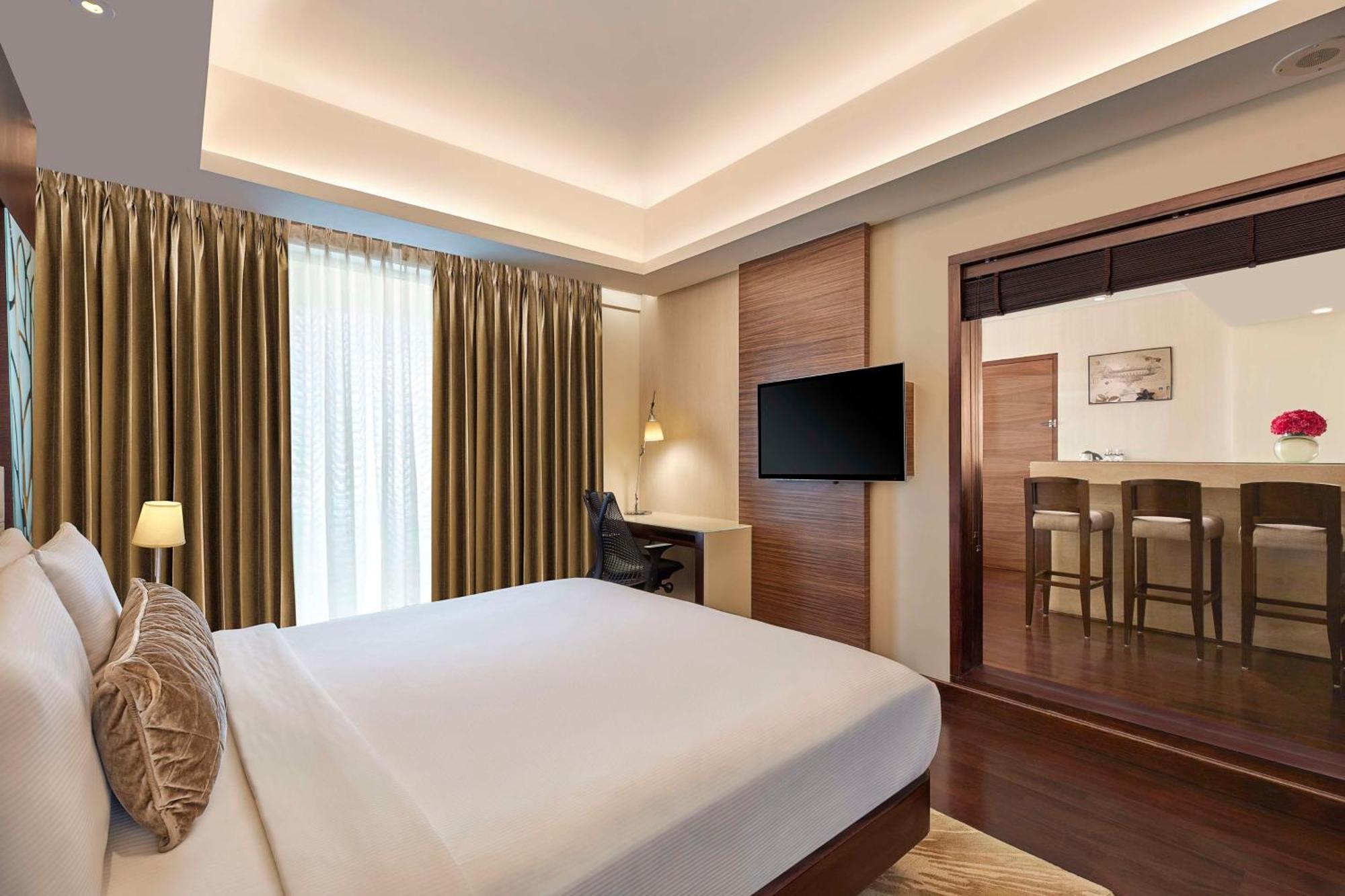Hotel Doubletree By Hilton Gurugram Baani Square Gurgaon Zewnętrze zdjęcie