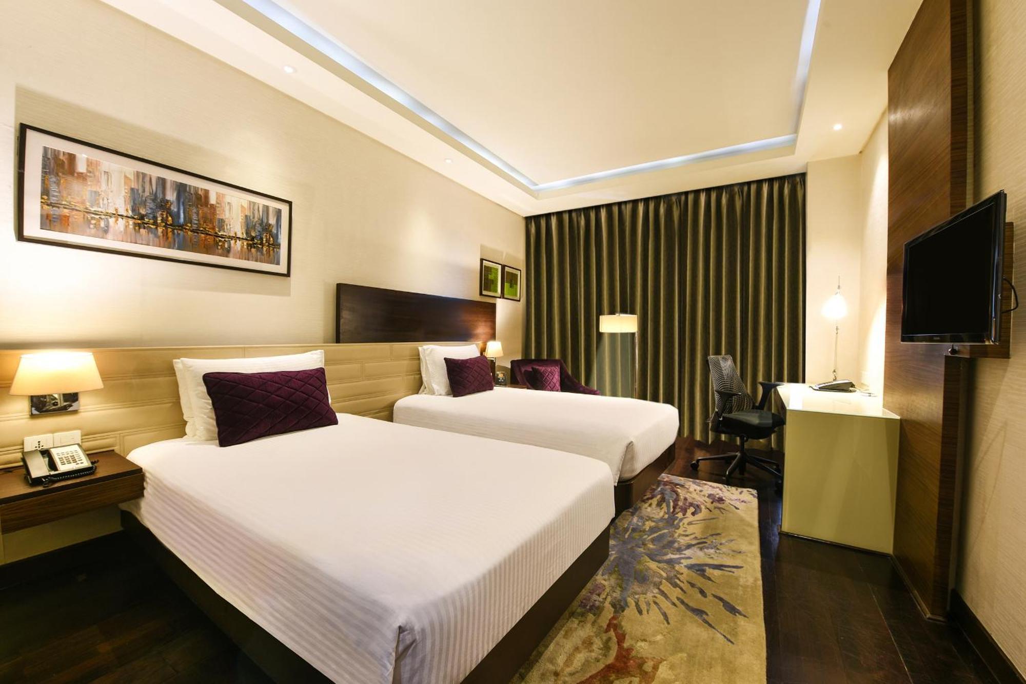 Hotel Doubletree By Hilton Gurugram Baani Square Gurgaon Zewnętrze zdjęcie