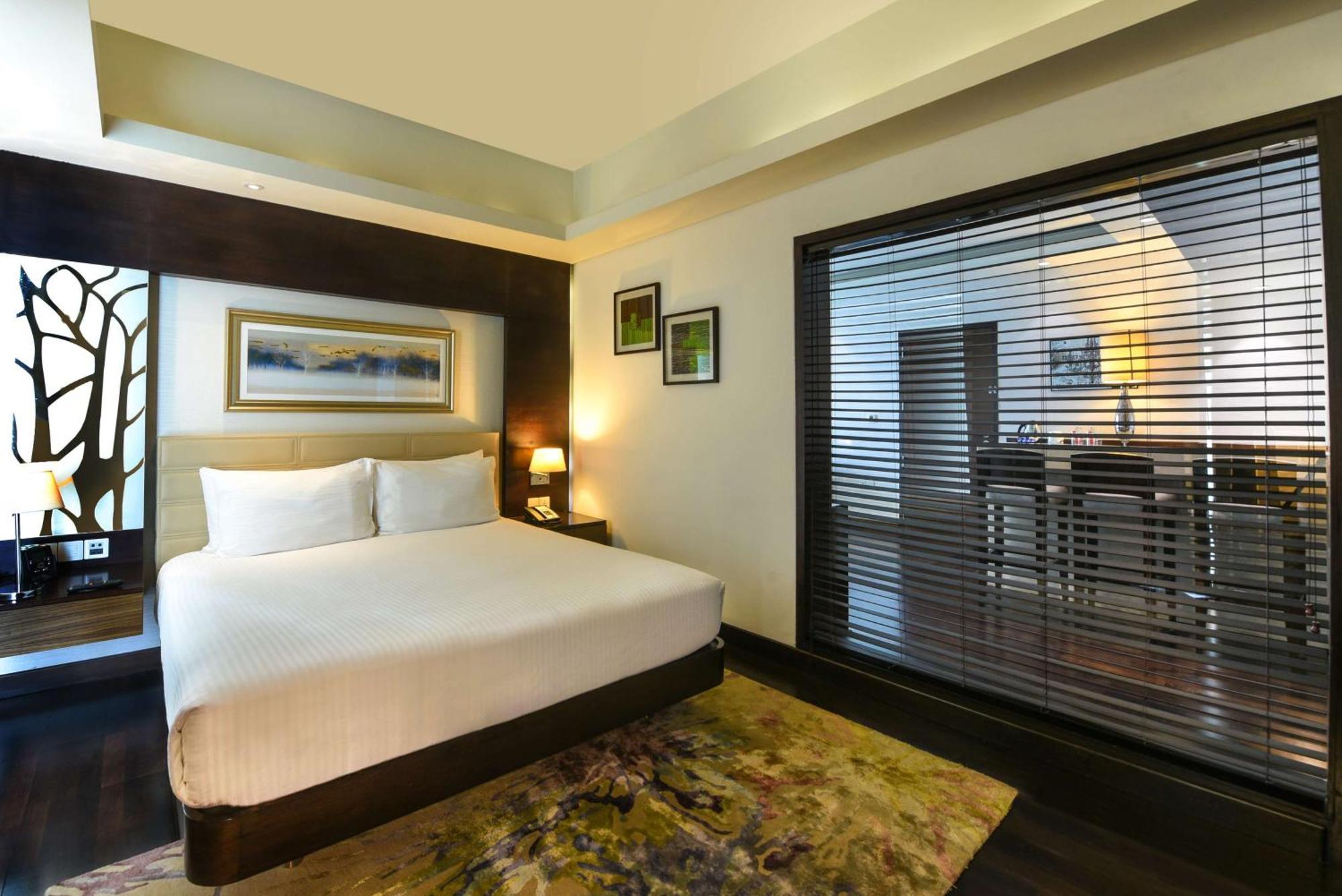 Hotel Doubletree By Hilton Gurugram Baani Square Gurgaon Zewnętrze zdjęcie