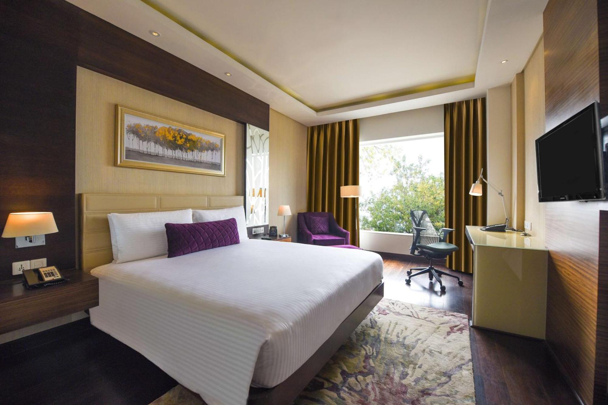 Hotel Doubletree By Hilton Gurugram Baani Square Gurgaon Zewnętrze zdjęcie