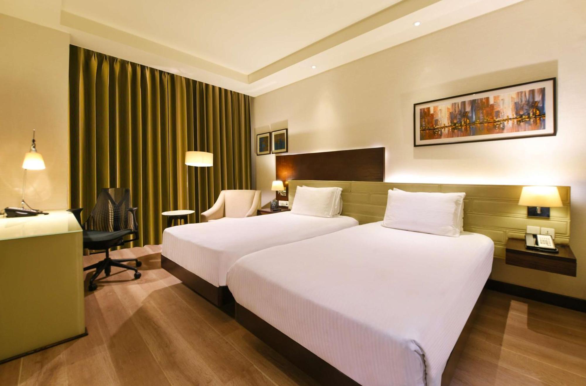 Hotel Doubletree By Hilton Gurugram Baani Square Gurgaon Zewnętrze zdjęcie