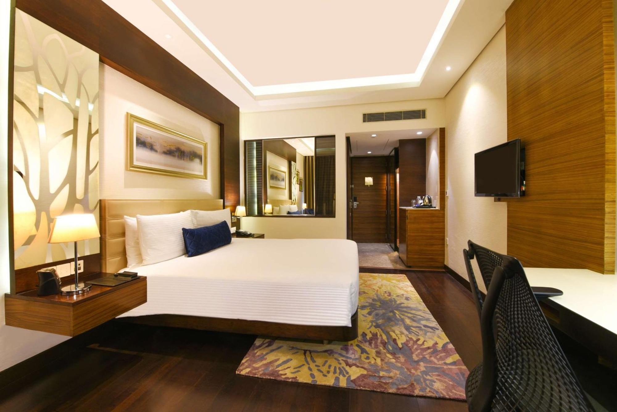 Hotel Doubletree By Hilton Gurugram Baani Square Gurgaon Zewnętrze zdjęcie