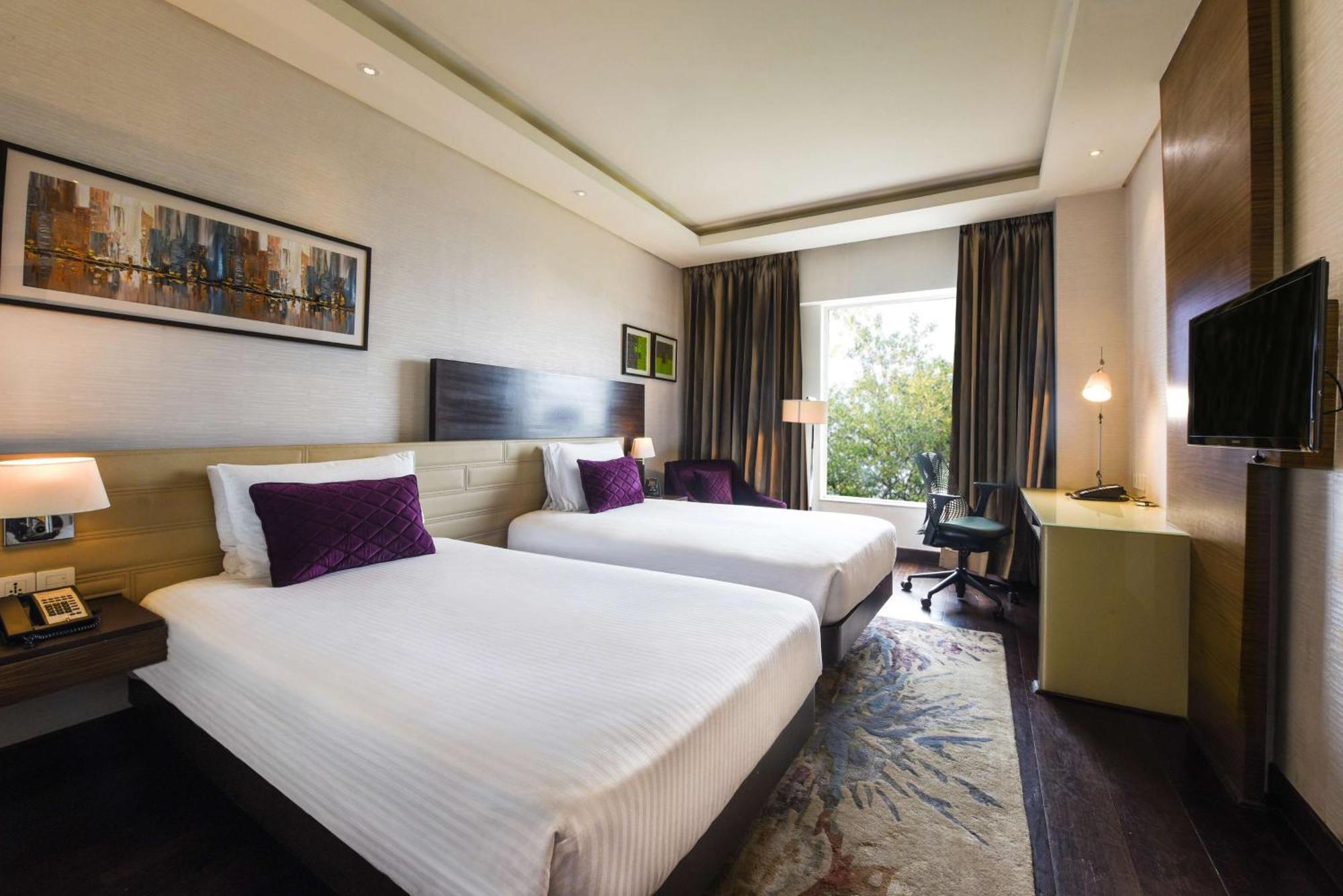 Hotel Doubletree By Hilton Gurugram Baani Square Gurgaon Zewnętrze zdjęcie