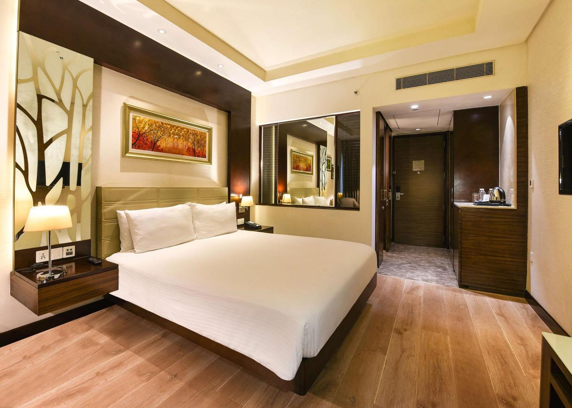 Hotel Doubletree By Hilton Gurugram Baani Square Gurgaon Zewnętrze zdjęcie