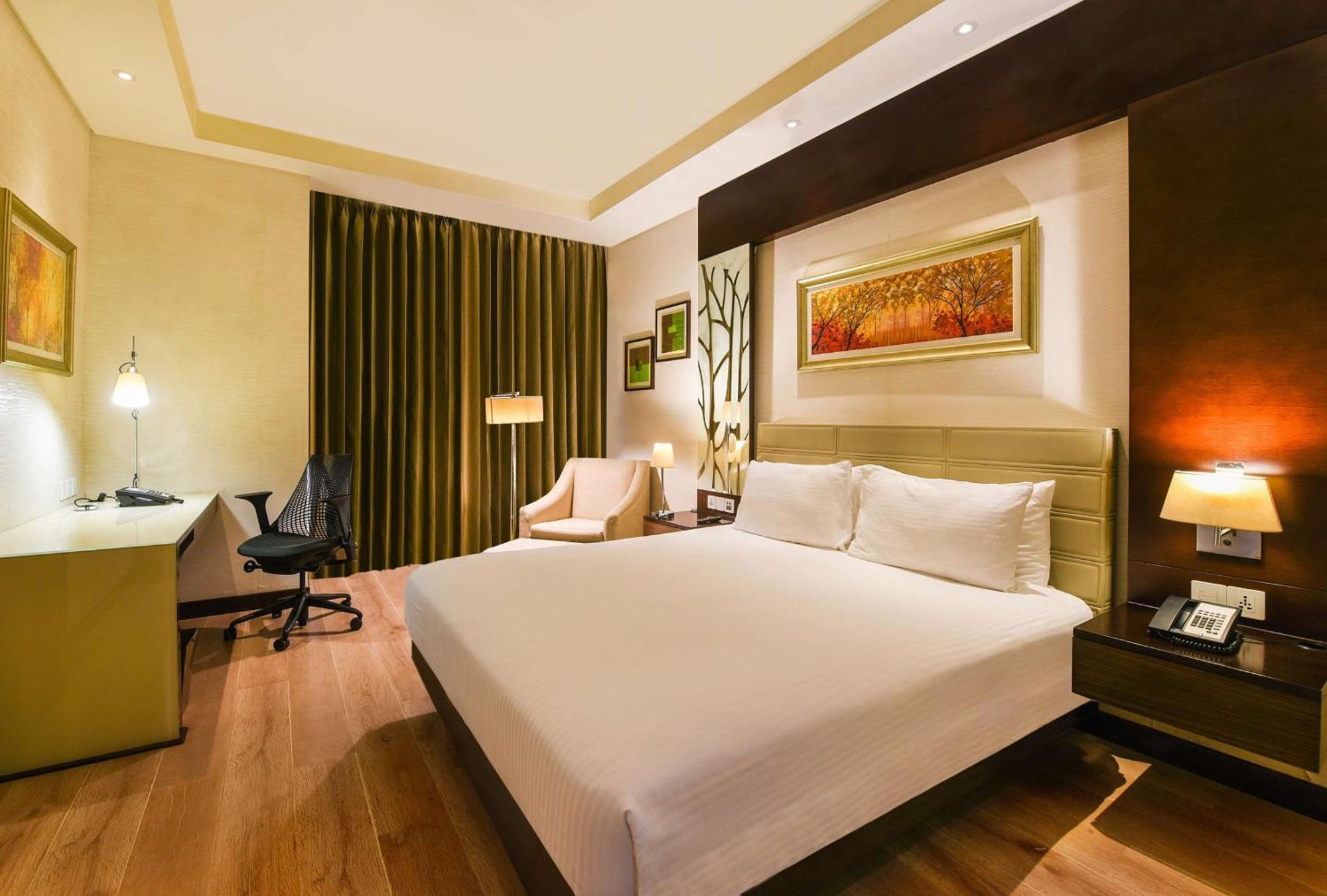 Hotel Doubletree By Hilton Gurugram Baani Square Gurgaon Zewnętrze zdjęcie