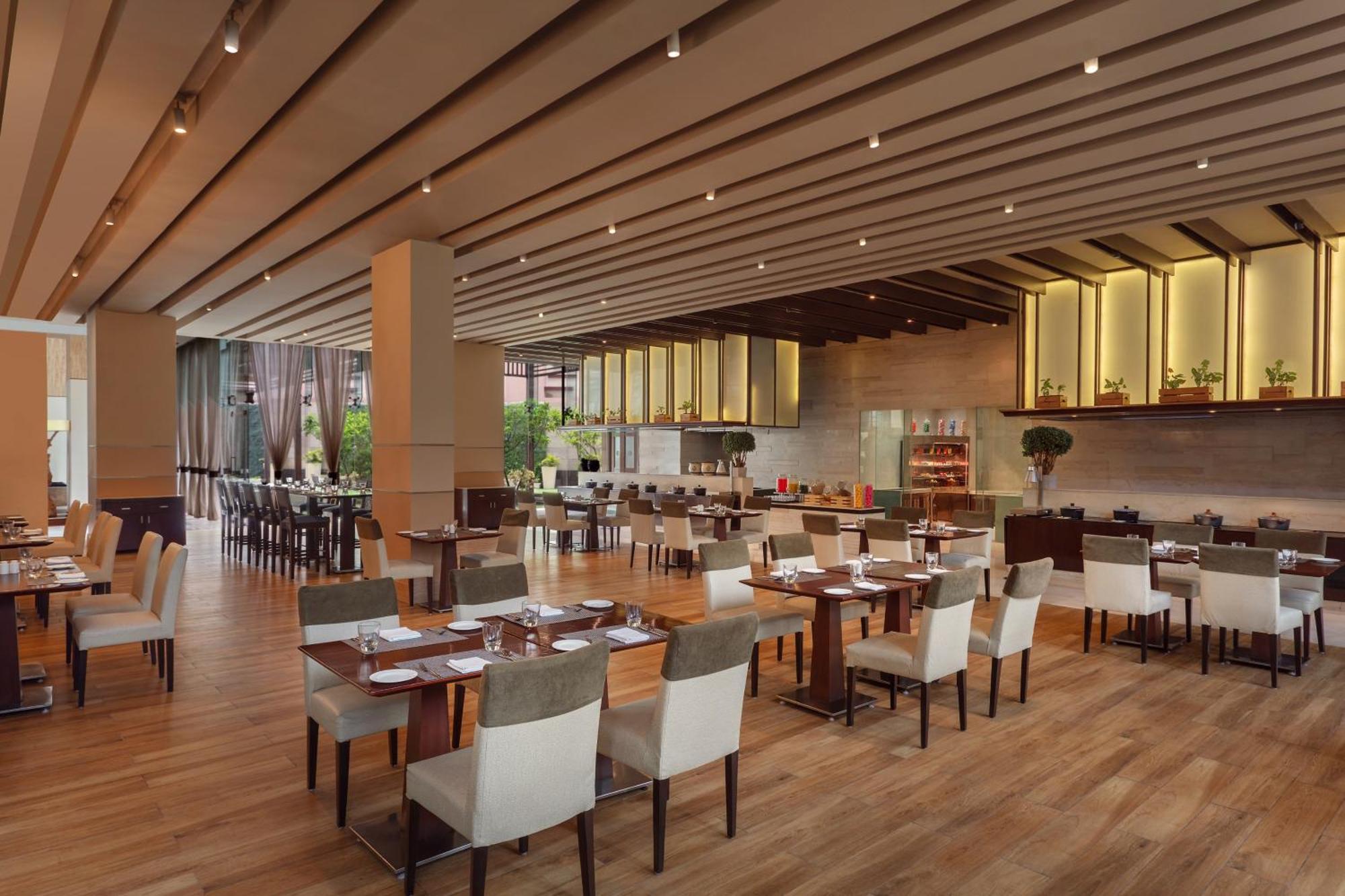 Hotel Doubletree By Hilton Gurugram Baani Square Gurgaon Zewnętrze zdjęcie